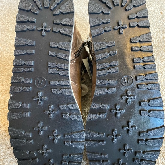 NWT Universal Thread Boots. - Picture 4 of 6